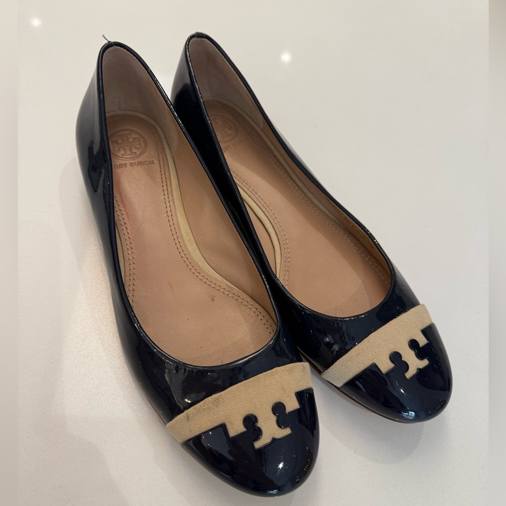 Tory Burch Gabrielle Patent Leather Logo Flats, Navy &‎ Beige, 7M